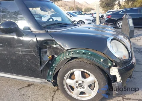 2010 Mini Cooper z USA, uszkodzony, nr VIN WMWMF3C55ATZ62154